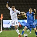 Na snímke vľavo Ondrej Duda (Slovensko) a vpravo Aleksej Isajev (Azerbajdžan) v zápase 4. kola C-divízie Ligy národov Azerbajdžan - Slovensko.