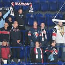 Fanúšikovia HC Slovan Bratislava povzbudzujú svoje mužstvo