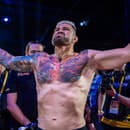 Slovenský MMA zápasník Attila Végh počas odvety storočia, kde zápasil s Karlosom Vémolom