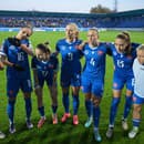 Futbalistky Slovenska stoja v kruhu