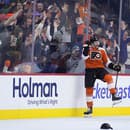 Sean Couturier (Philadelphia Flyers) oslavuje gól so spoluhráčmi