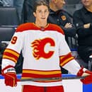 Kouč Calgary o Honzekovi: Ako vidí jeho návrat do NHL?