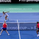 Terézia Miháliková a Viktória Hrunčáková v zápase proti Američankám v rámci Billie Jean King Cup.