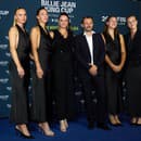 Slovenské tenistky zľava doprava: Rebecca Šramková, Tereza Mihalíková, Viktória Hrunčáková, kapitán tímu Matej Lipták, Renáta Jamrichová, Anna Karolína Schmiedlová.