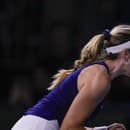 Britka Katie Boulterová v súboji s Rebeccou Šramkovou.