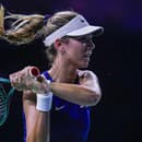 Britka Katie Boulterová v súboji s Rebeccou Šramkovou.