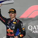 Holandský pilot F1 Max Verstappen z Red Bullu oslavuje víťazstvo na Veľkej cene Kataru.