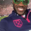 Michail Antonio je profesionálny futbalista, ktorý hráva na poste útočníka v anglickom klube West Ham United.