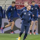 Futbalisti Slovana Bratislava si deň pred zápasom s Atléticom vyskúšal v Madride trávnik.