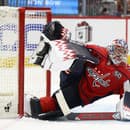 Brankár Washingtonu Capitals Charlie Lindgren ohúril fenomenálnym zákrokom.