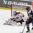 Na snímke zľava brankár Henri Kiviaho (Slovan), Vladimír Tkáč (HK 32) a Jonas Peter Ahnelöv (Slovan) počas zápasu 40. kola Tipos extraligy HC Slovan Bratislava - HK 32 Liptovský Mikuláš. 