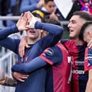 Futbalisti z tímu Cagliari Calcio sa radujú z gólu v zápase talianskej Serie A Cagliari Calcio – US Lecce. 