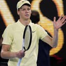 Taliansky tenista Jannik Sinner sa suverénnym spôsobom prebojoval do semifinále dvojhry na grandslamovom Australian Open v Melbourne.