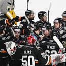 Na snímke hokejisti Košíc sa tešia z výhry 3:2 po predĺžení a samostatných nájazdoch po šlágri 43. kola hokejovej Tipos extraligy HC Košice -  HC Slovan Bratislava.