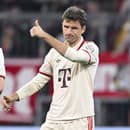 Na snímke vpravo Thomas Müller (Bayern) sa teší z úvodného gólu na 1:0.