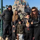 Gólman Marseille Marek Čiliak zobral manželku tatianu a deti - dcérku Ellis, synov Aleca (9) a Maxima (4) na výlet do Disneylandu.