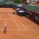 Hororové zábery z turnaja ATP: Tenisti zmrzli, vedľa kurtu sa strieľalo!