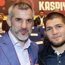 Khabib Nurmagomedov (vpravo) sa na sociálnej sieti rozlúčil s Buvajsarom Sajtijevom (vľavo). 