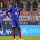 Ibrahima Konaté (vpravo) a Matteo Guendouzi sú deprimovaný z priebehu zápasu
