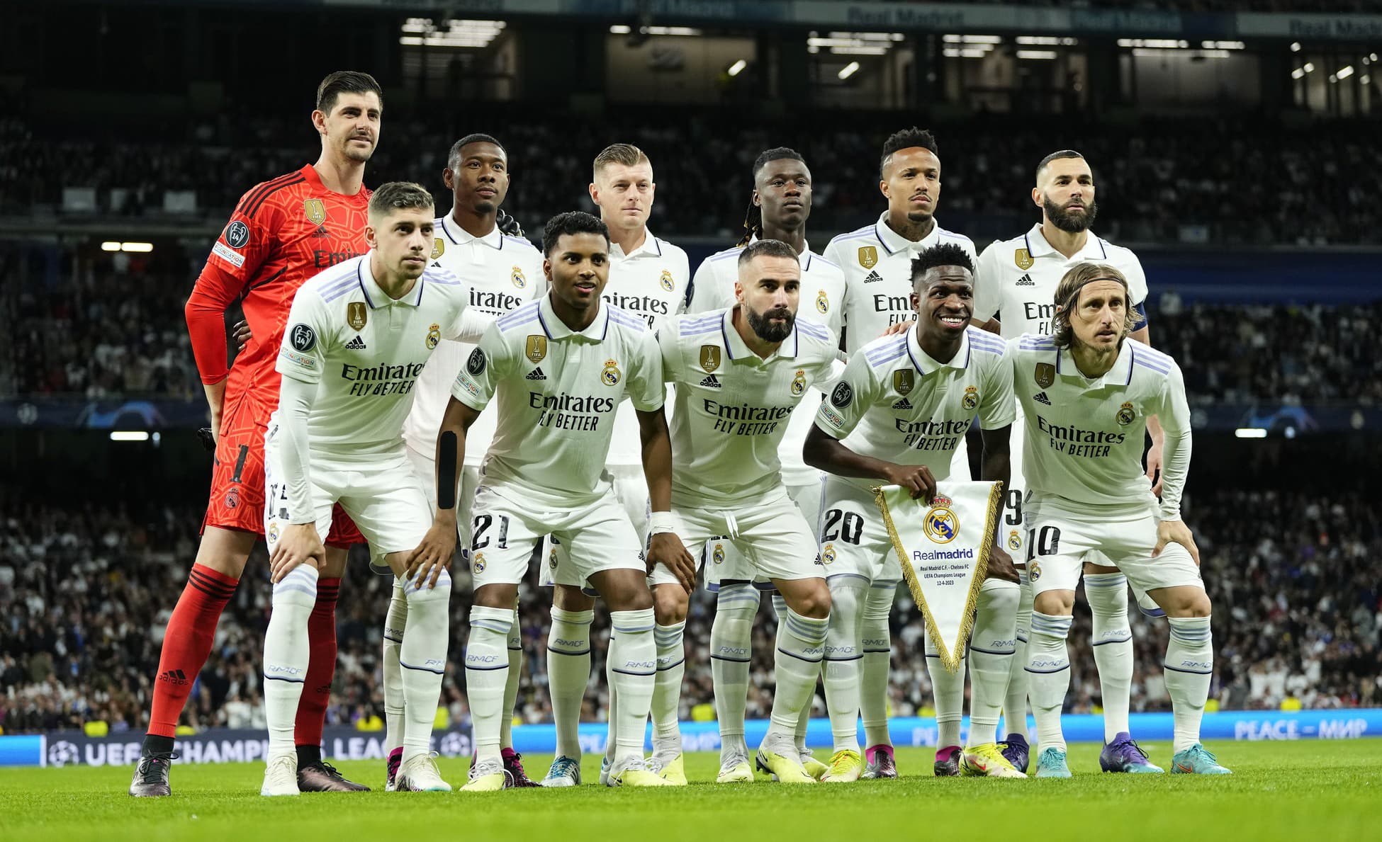 Futbalisti Realu Madrid zvíťazili v úvodnom štvrťfinálovom zápase Ligy majstrov nad Chelsea Londýn 2:0.