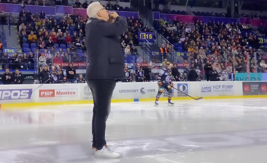 Hockey Legend Vincent Lukáč Receives Hall of Fame Induction and Ceremonial Puck: Photo Gallery