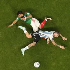 Zápas Argentíny s Mexikom pekný futbal v prvom polčase nepriniesol. 
