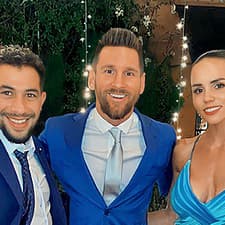 Hamšíkova sestra Michaela s manželom Walterom a Messim na svadobnej párty Suáreza.