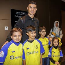 Cristiano Ronaldo po prílete na medzinárodné letisko v saudskoarabskom Rijáde v pondelok 2. januára 2023. 