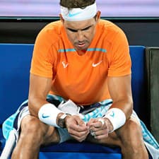 Rafael Nadal dohral zápas so zranením a na Australian Open skončil.