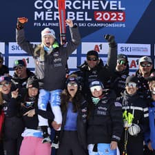 Americká lyžiarka Mikaela Shiffrinová so svojím tímom.