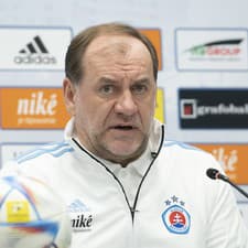 Tréner ŠK Slovan Bratislava Vladimír Weiss. 