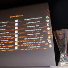 V Nyone vyžrebovali osemfinálové dvojice Európskej ligy vo futbale.