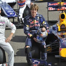 Michael Schumacher (vľavo) počas svojej aktívnej kariéry ako jazdec tímu Mercedes.