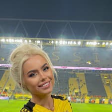 Sexi Kim Schieleová fandí Dortmundu.