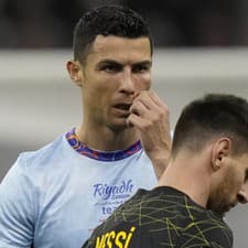 Ronaldo a Messi na spoločnej fotke počas prípravného zápasu.