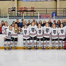 Hokej bude hrať Nela v drese tamojšieho tímu žien do 19 rokov BK Selects U19.