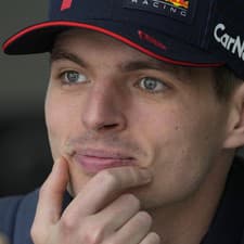 Úradujúci majster sveta Max Verstappen z tímu Red Bull zajazdil najrýchlejší čas v prvom voľnom tréningu na Veľkú cenu Saudskej Arábie.