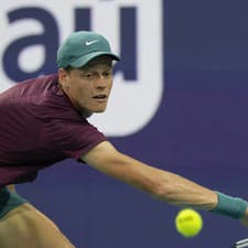 Taliansky tenista Jannik Sinner sa stal prvým semifinalistom dvojhry na turnaji ATP Masters 1000 v Miami. 