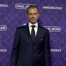 Slovinec Aleksander Čeferin pokračuje na poste prezidenta Európskej futbalovej únie (UEFA).