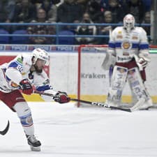 Na snímke zľava Martin Réway (Spišská Nová Ves) , Peter Zuzin a brankár Adam Trenčan (Zvolen).