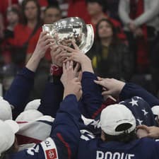  Hokejistky USA získali jubilejný desiaty titul majsteriek sveta. 