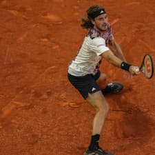 Grécky tenista Stefanos Tsitsipas sa prebojoval do osemfinále dvojhry na turnaji Masters 1000 v Madride.