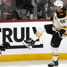 David Pastrňák je ofenzívnym lídrom Bostonu Bruins.