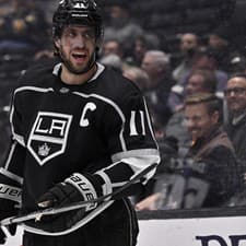 Hlavnou postavu noci bol Anže Kopitar, kapitán Los Angeles zariadil štyrmi gólmi triumf Kings.