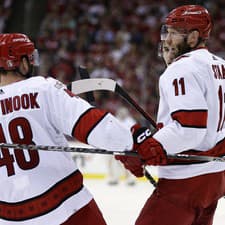 Hurricanes sú štvrtý tím v histórii NHL, ktorý dokázal trikrát skórovať v oslabení v jednom dueli play off.