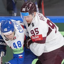 Najrýchlejším korčuliarom doterajšieho priebehu šampionátu v Rige a Tampere je slovenský útočník Viliam Čacho (vľavo). 