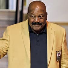 Brown strávil celú deväťročnú kariéru v NFL v tíme Cleveland Browns.