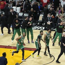 Hráči Bostonu Celtics neskrývali ohromnú radosť.
