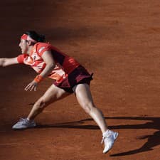 Tuniská tenistka Ons Jabeurová postúpila prvýkrát v kariére do štvrťfinále dvojhry na grandslamovom turnaji Roland Garros.