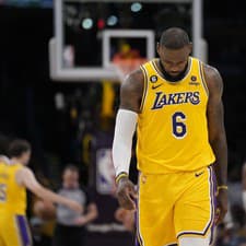 LeBron James s tímom Los Angeles Lakers nepostúpil do finále play-off NBA.